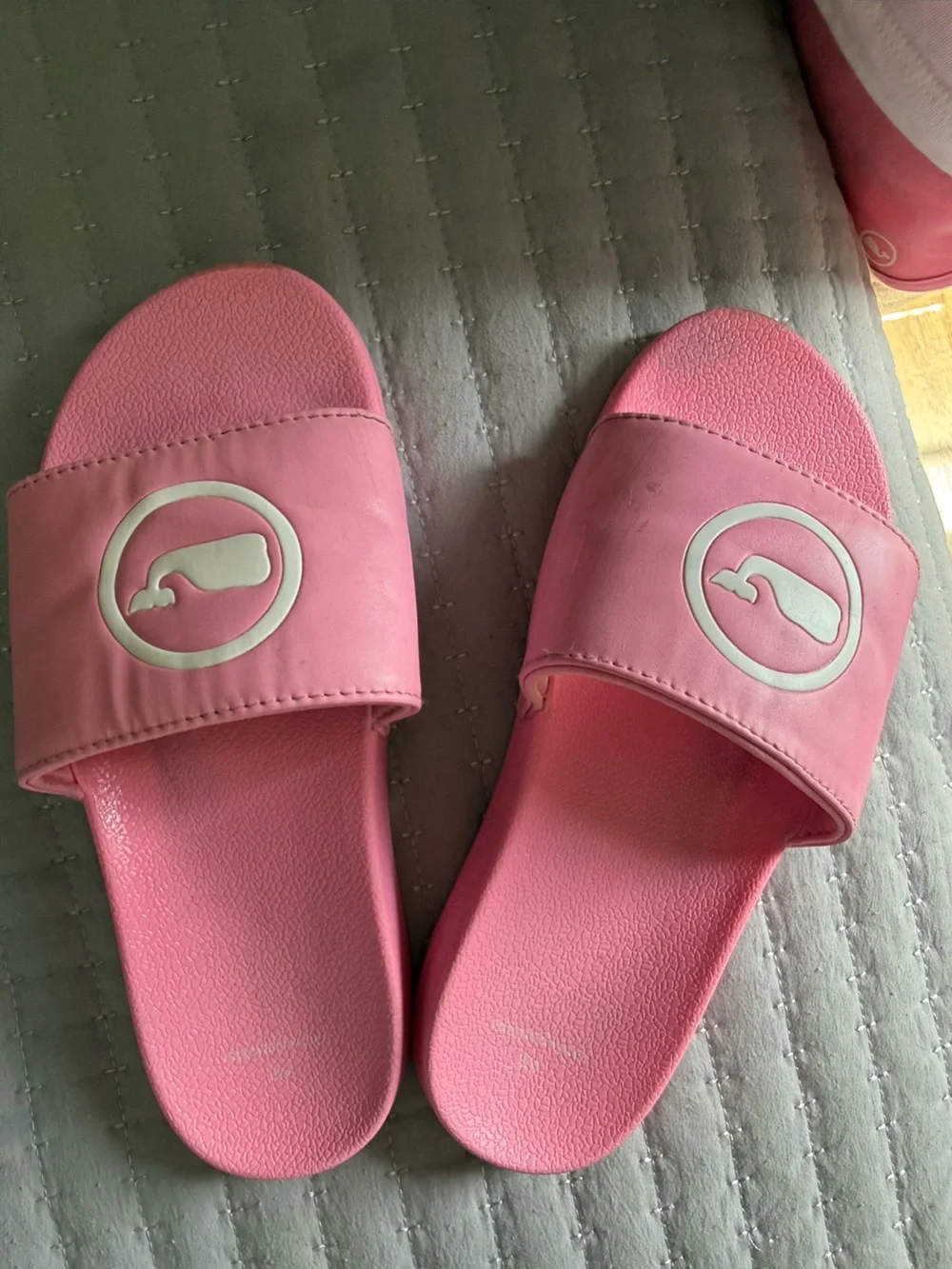 Vineyard Vines Pink Slide Sandals with White Whale Logo - Kids
